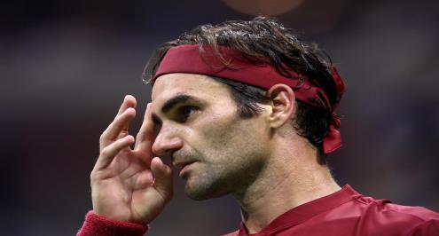 تنس.. فيدرر يتقدم في بطولة باريس ويقترب من لقبه رقم 100 